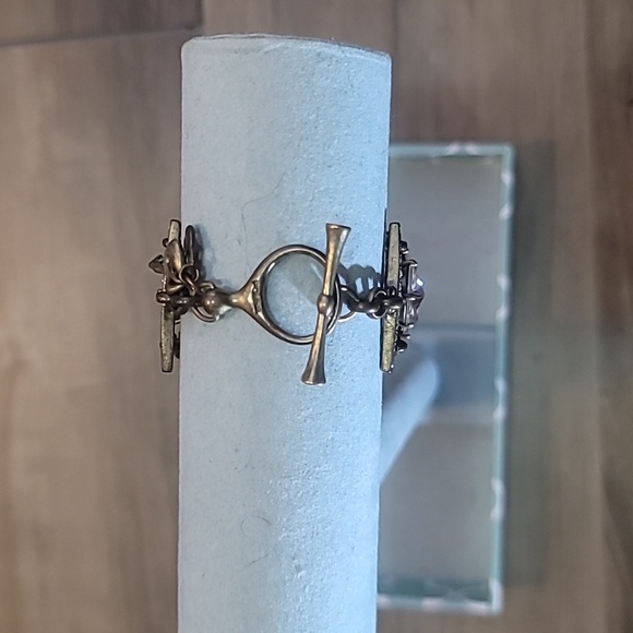 Fossil brand clear crystal bracelet with charms toggle closure brass colored - Picture 2 of 10